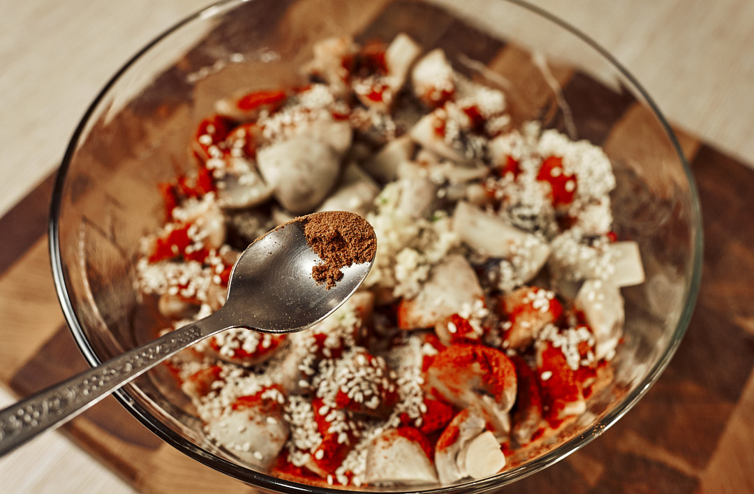 Adding ground chili or black pepper to the salad