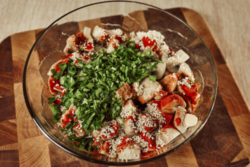 Chopped parsley sprinkled over marinated mushroom salad