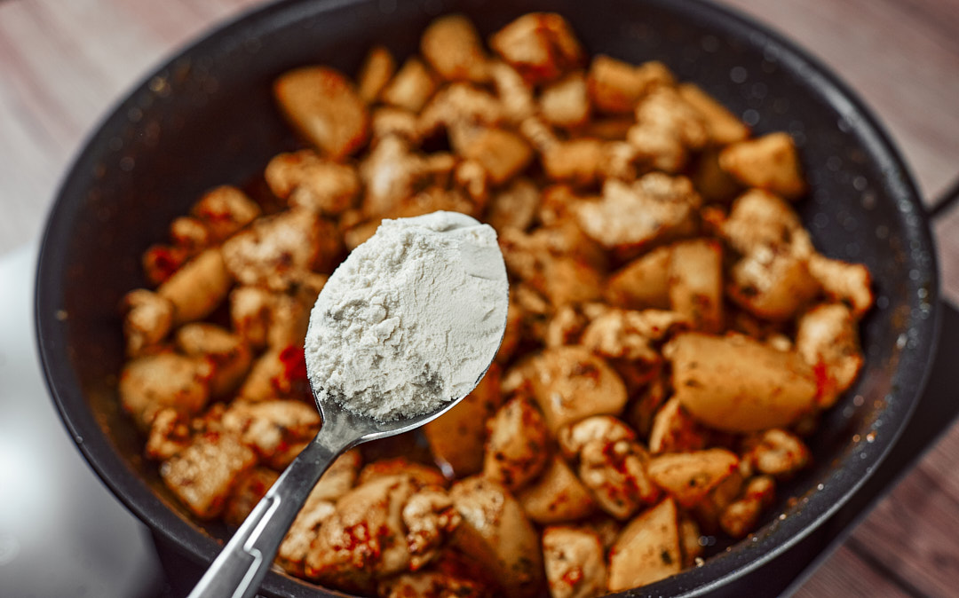 Adding flour to thicken the sauce
