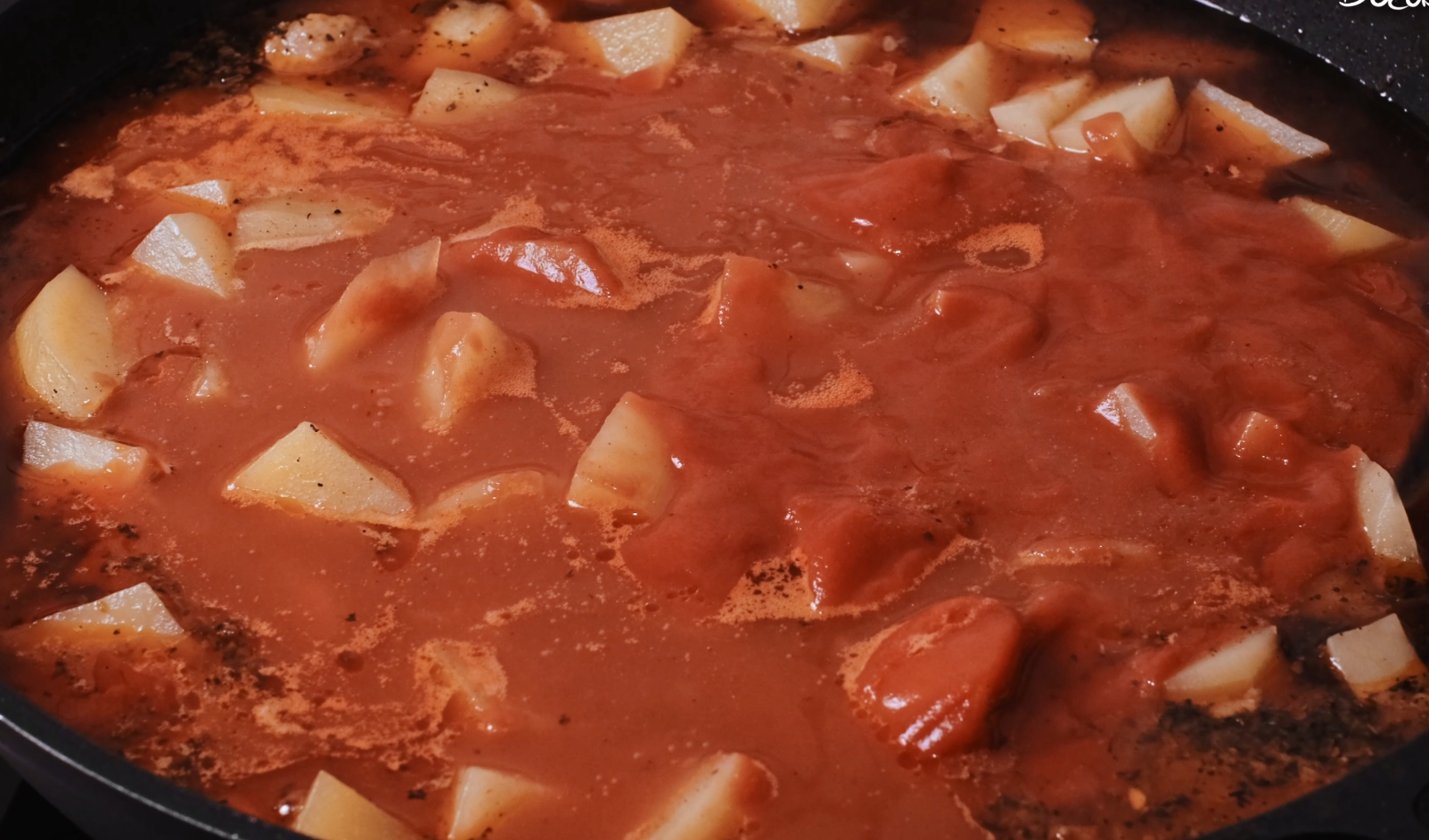 Tomato purée stirred into pork stew
