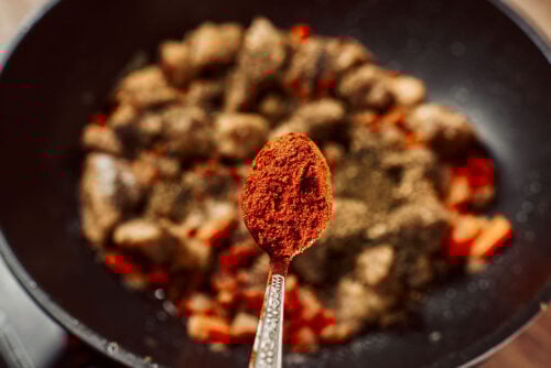 Adding paprika to stew base