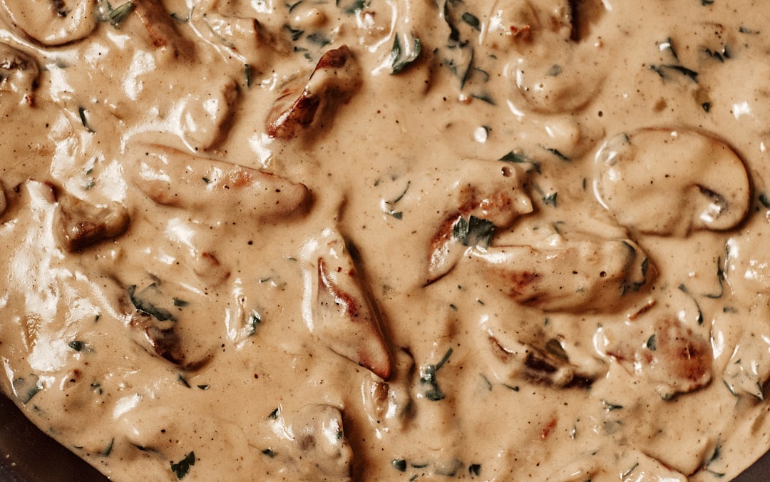 Perfect chicken livers with creamy mushroom sauce