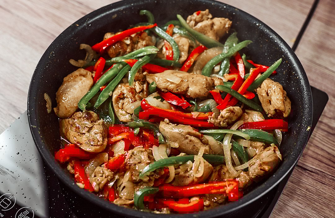 Sear vegetables with chicken thighs