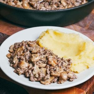 creamy ground beef and mushroom sauce