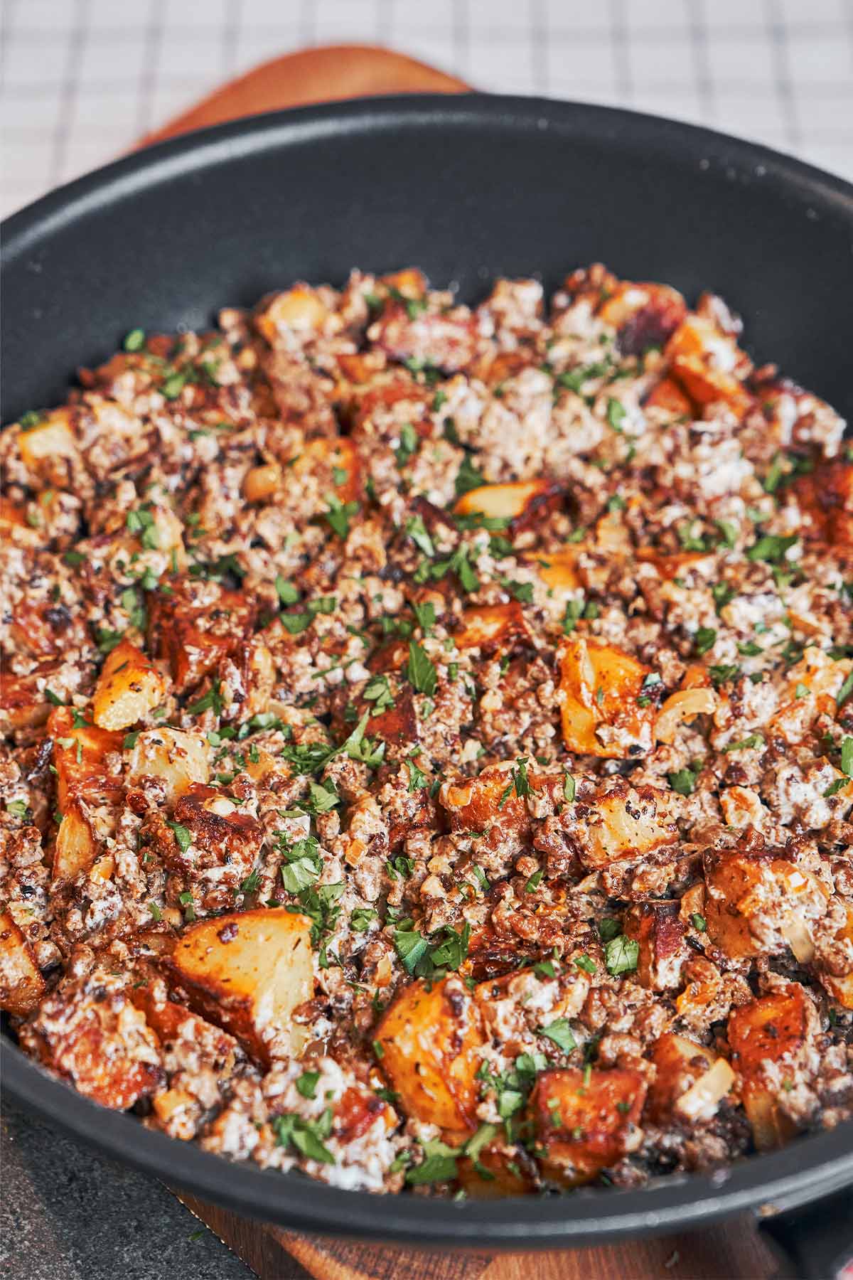 budget ground beef and potatoes skillet with crispy golden potatoes and creamy beef