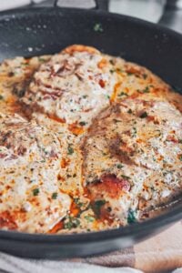 creamy sun dried tomato chicken skillet with a rich creamy garlic sauce